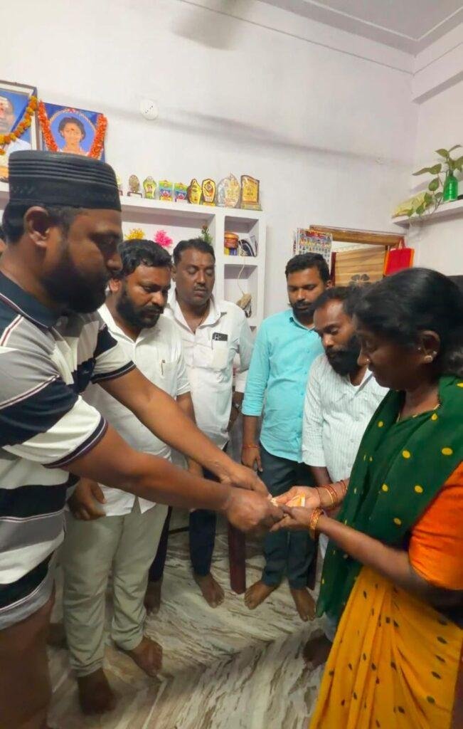 లివర్ సమస్యతో బాధపడుతున్న పాపకి తనవంతు సహాయం చేసిన 26 వ వార్డు కౌన్సిలర్ నెల్లుట్ల నరేష్