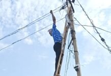 *అడ్డాబోర్ తండాలో వెలుగులు* : *ప్రతి విద్యుత్ స్తంభానికి బల్బుల ఏర్పాటు!అడ్డాబోర్ తండా*